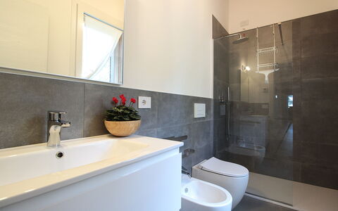 Casa Delle Eriche, Colli Euganei, Pool, Wifi: Bagno, Idraulico Fixture, Pavimentazione, Pavimento, Interior Design, Lavandino Del Bagno, Lavello, Rubinetto, Gabinetto, Idraulico