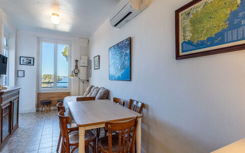 Le Provençal: Mobilia, Pavimentazione, Pavimento, Cucina & Sala Da Pranzo Tavolo, Appartamento, Sala Da Pranzo, Camera, Sedia, Latifoglie, Color Legno