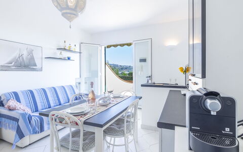 Residence Gli Ulivi: Mobilia, Tavolo, Costruzione, Pianta, Interior Design, Pavimento, Pianta Della Casa, Soggiorno, Vaso Di Fiori, Finestra