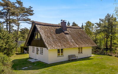 Einari - 1.2Km from the Sea
