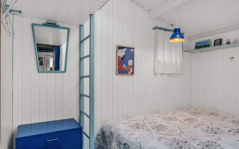 Sella - 600M from the Sea: Legna, Pavimentazione, Pavimento, Interior Design, Soffitto, Camera Da Letto, Camera, Letto, Lenzuolo, Biancheria