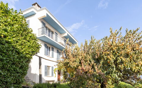 Egner- Apt.panorama: Blu, Giorno, Arbusto, Zona Residenziale, Casa, Appartamento, Balcone, Estate, Condominio, Cortile