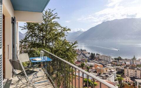 Egner- Apt.panorama: Cielo, Nube, Pianta, Azzurro, Costruzione, Montagna, Condominio, Legna, Zona Residenziale, Albero
