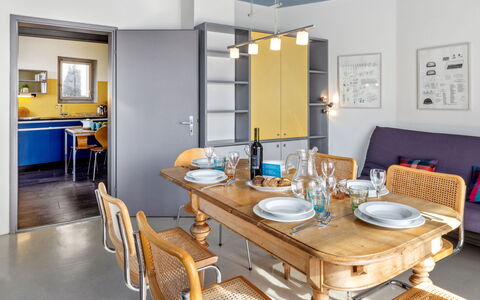 Egner- Apt.panorama: Tavolo, Mobilia, Proprietà, Sedia, Tavola, Legna, Interior Design, Cucina & Sala Da Pranzo Tavolo, Divano, Cornice