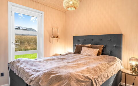 Frederikka - 1.9Km from the Sea: Camera Da Letto, Legna, Letto, Interior Design, Mobilia, Pavimentazione, Pavimento, Lenzuolo, Bedding, Telaio Del Letto