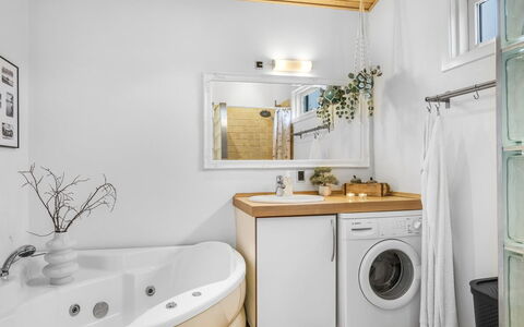 Frederikka - 1.9Km from the Sea: Bagno, Interior Design, Idraulico Fixture, Pavimentazione, Pavimento, Lavello, Rubinetto, Soffitto, Lavandino Del Bagno, Mobiletto Del Bagno