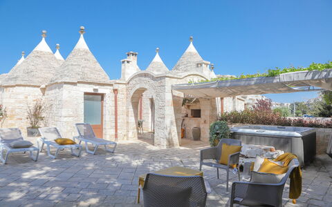 Country Trullo Rosso With Jacuzzi Alberobello: Cielo, Mobilia, Proprietà, Sedia, Pianta, Azzurro, Tavolo, Mobili Da Esterno, Tavolo Esterno, Tempo Libero
