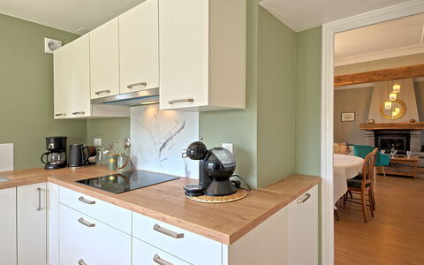 Ty Poulpry: Interior Design, Pavimentazione, Controsoffitto, Mobilia, Cabinetry, Cucina, Legna, Soffitto, Pavimento, Camera