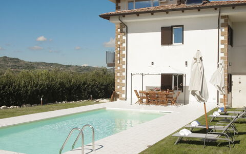 Villa Mariarosaria - Dimora Esclusiva con Piscina: Piscina, Estate, Cortile, Villa, Agriturismo, Backyard, Ricorrere, Illuminazione Diurna, Cortile, Eco Hotel