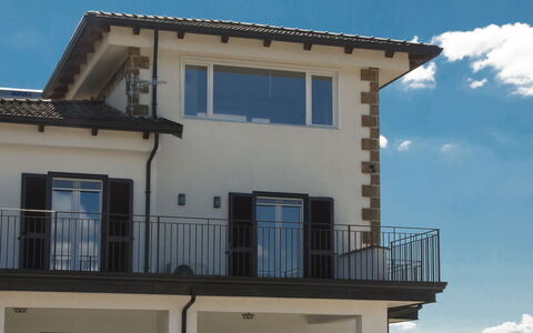 Villa Mariarosaria - Dimora Esclusiva con Piscina: Casa, Zona Residenziale, Casa, Facciata, Architettura, Balcone, Porta, Portico, Estate, Villa