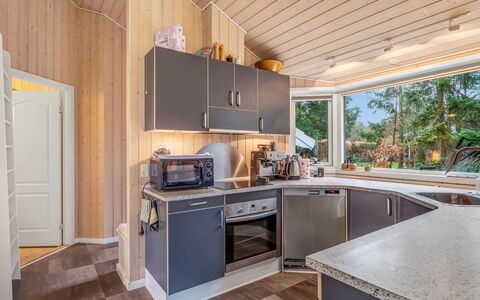 Ensio - 800M from the Sea: Legna, Casa, Portico, Deck, Latifoglie, Tetto, Color Legno, Pavimento In Legno, Eco Hotel