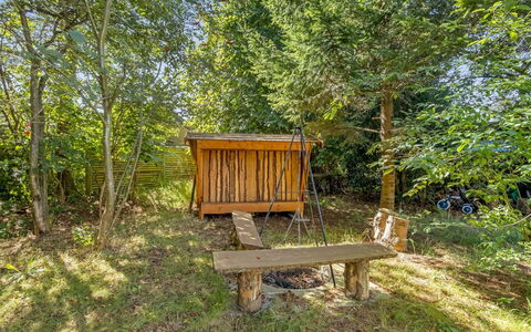 Ensio - 800M from the Sea: Legna, Casa, Portico, Deck, Latifoglie, Tetto, Color Legno, Pavimento In Legno, Eco Hotel