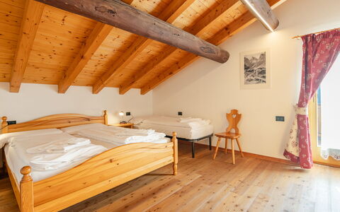 Campitello 626: Legna, Casa, Casa, Villetta, Latifoglie, Letto, Color Legno, Pavimento In Legno, Log Cabin, Camera Da Letto