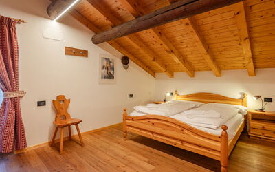 Casa Costazzer B 626.2: Legna, Casa, Casa, Camera Da Letto, Letto, Villetta, Lenzuolo, Color Legno, Latifoglie, Telaio Del Letto