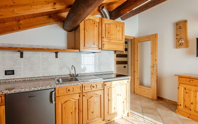 Casa Costazzer a 626.1: Legna, Pavimentazione, Interior Design, Cabinetry, Soffitto, Pavimento, Cucina, Casa, Controsoffitto, Mobilia