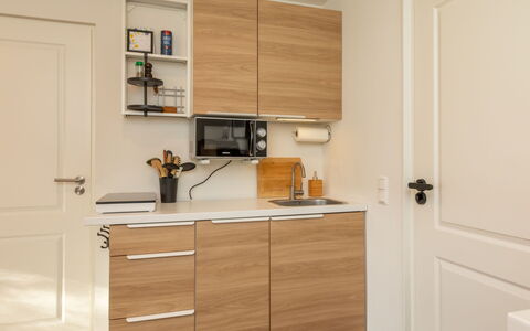 Studio by Luk: Cabinetry, Mobilia, Legna, Pavimentazione, Controsoffitto, Credenza, Interior Design, Pavimento, Cassetto, Cucina