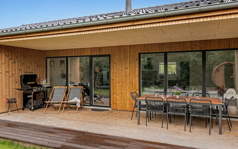 Liutulf - 350M to the Fjord: Mobilia, Interior Design, Pavimentazione, Pavimento, Soffitto, Camera, Sedia, Tavolo, Appartamento, Cucina & Sala Da Pranzo Tavolo