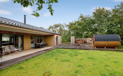 Liutulf - 350M to the Fjord: Mobilia, Interior Design, Pavimentazione, Pavimento, Soffitto, Camera, Sedia, Tavolo, Appartamento, Cucina & Sala Da Pranzo Tavolo