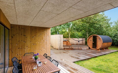 Liutulf - 350M to the Fjord: Mobilia, Interior Design, Pavimentazione, Pavimento, Soffitto, Camera, Sedia, Tavolo, Appartamento, Cucina & Sala Da Pranzo Tavolo