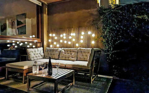 By the Lake: Mobilia, Interior Design, Legna, Pavimentazione, Pavimento, Divano, Illuminazione, Soggiorno, Tavolo, Sedia