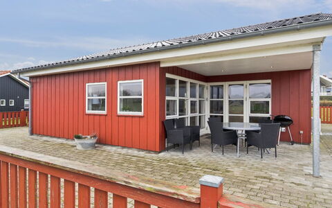 Aira - 200M from the Sea: Tetto, Casa, Casa, Villetta, Porta, Raccordo, Deck, Portico, Plank, Latifoglie