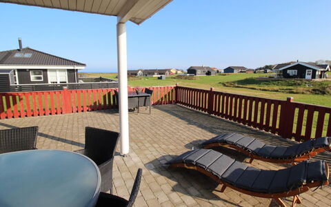 Aira - 200M from the Sea: Tetto, Casa, Casa, Villetta, Porta, Raccordo, Deck, Portico, Plank, Latifoglie
