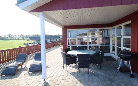 Aira - 200M from the Sea: Tetto, Casa, Casa, Villetta, Porta, Raccordo, Deck, Portico, Plank, Latifoglie