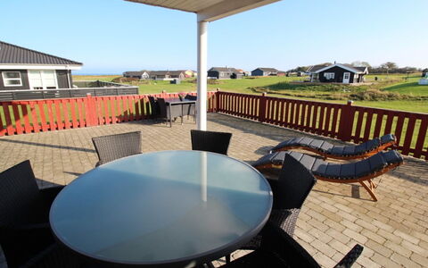 Aira - 200M from the Sea: Tetto, Casa, Casa, Villetta, Porta, Raccordo, Deck, Portico, Plank, Latifoglie