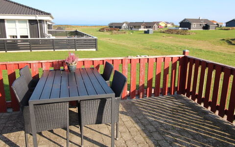 Aira - 200M from the Sea: Tetto, Casa, Casa, Villetta, Porta, Raccordo, Deck, Portico, Plank, Latifoglie