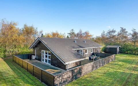 Efka - 600M to the Fjord: Mobilia, Interior Design, Pavimentazione, Pavimento, Soffitto, Camera, Sedia, Tavolo, Appartamento, Cucina & Sala Da Pranzo Tavolo