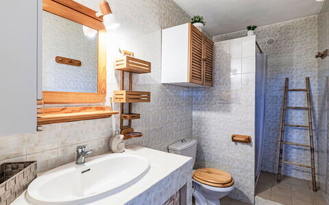 Solenzara 700: Idraulico Fixture, Lavello, Pavimentazione, Lavandino Del Bagno, Bagno, Interior Design, Rubinetto, Pavimento, Idraulico, Camera