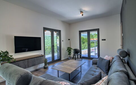 Kal: Proprietà, Divano, Pianta Della Casa, Comfort, Interior Design, Illuminazione, Tavolo, Legna, Pavimento, Shade