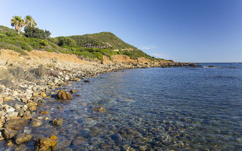 Villetta Seaside Sardegna: Blu, Acqua, Corpo D'Acqua, Costa, Roccia, Costiera E Morfologie Oceanic, Mare, Paesaggio Naturale, Orizzonte, Riva