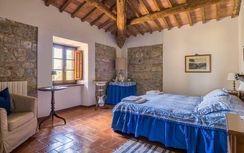 La Palazzina, Ville Di Corsano, Home And Pool: Parete, Mobilia, Biancheria, Casa, Camera Da Letto, Telaio Del Letto, Muro ​​Di Pietra, Letto, Sedia, Bedding
