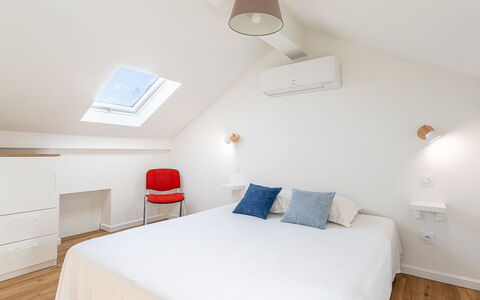 Maison Fabrégas: Interior Design, Mobilia, Pavimentazione, Soffitto, Legna, Camera Da Letto, Pavimento, Letto, Camera, Tessile