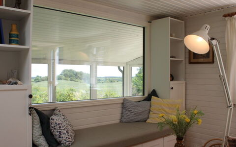 Mielikki - 2Km from the Sea: Interior Design, Legna, Pavimentazione, Pavimento, Mobilia, Casa, Camera, Soffitto, Bicchiere, Soggiorno