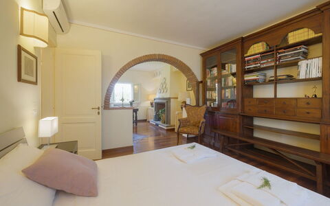 Villa Elena: Mobilia, Interior Design, Pavimentazione, Pavimento, Soffitto, Legna, Camera, Letto, Camera Da Letto, Illuminazione