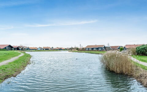 Dyke - 1.5Km from the Sea: Mobilia, Interior Design, Appartamento, Pavimentazione, Pavimento, Tavolo, Sedia, Camera, Casa, Cucina & Sala Da Pranzo Tavolo