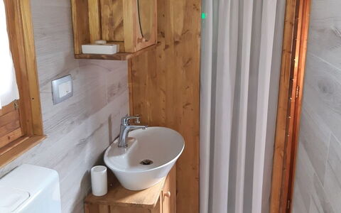 Casa Robinson Nature, Wifi, Istria, Croazia: Legna, Pavimentazione, Pavimento, Camera, Color Legno, Idraulico Fixture, Lavandino Del Bagno, Latifoglie, Lavello, Plank
