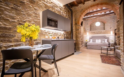 Maccari Suite: Interior Design, Mobilia, Soffitto, Soggiorno, Appartamento, Muro ​​Di Pietra, Divano, Sedia, Lampada