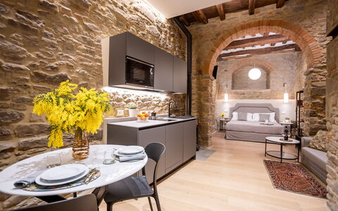 Maccari Suite: Interior Design, Mobilia, Pavimentazione, Soggiorno, Soffitto, Muro ​​Di Pietra, Divano, Sedia, Lampada