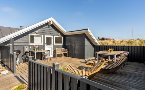 Mimi - 120M from the Sea: Legna, Architettura, Tetto, Casa, Materiale Composito, Plank, Raccordo, Deck, Latifoglie, Villetta