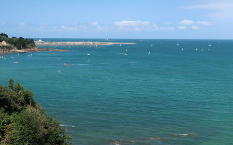 Ker Lolis: Acqua, Cielo, Nube, Blu, Azzurro, Paesaggio Naturale, Orizzonte, Albero, Wind Wave, Paesaggio