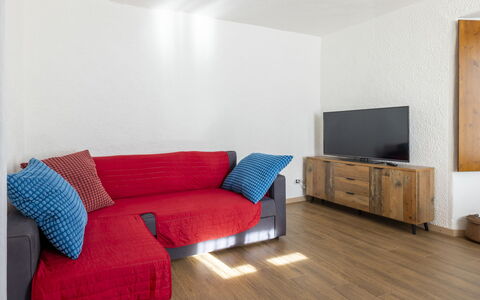 Morelli: Mobilia, Proprietà, Cabinetry, Comfort, Legna, Interior Design, Divano, Rettangolo, Pavimento