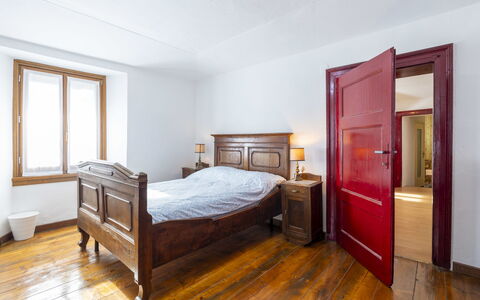 Morelli: Mobilia, Cabinetry, Costruzione, Finestra, Comfort, Legna, Cassetto, Telaio Del Letto, Letto, Tessile