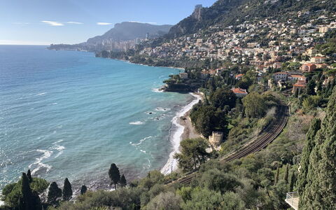 Le Diplomate: Acqua, Cielo, Montagna, Pianta, Azzurro, Albero, Paesaggio Naturale, Nube, Costiera E Morfologie Oceanic, Terreno
