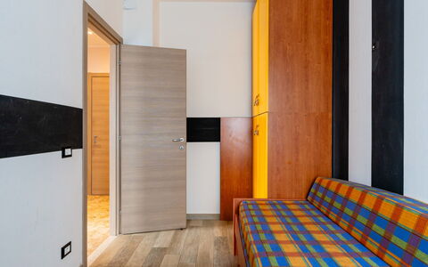 Atena: Proprietà, Legna, Interior Design, Comfort, Pavimento, Pavimentazione, Latifoglie, Soffitto, Porta
