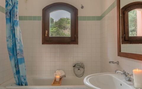 Apartments In Country Village Near Stintino: Idraulico Fixture, Bagno, Lavandino Del Bagno, Interior Design, Lavello, Rubinetto, Pavimentazione, Pavimento, Idraulico, Specchio