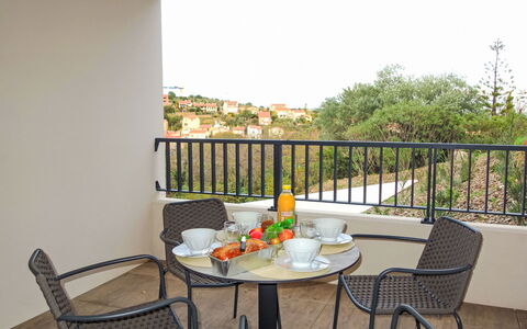 Collioure 150: Mobilia, Mobili Da Esterno, Balcone, Sedia, Appartamento, Portico, Shade, Tavolo Esterno, Eco Hotel, Recinzione
