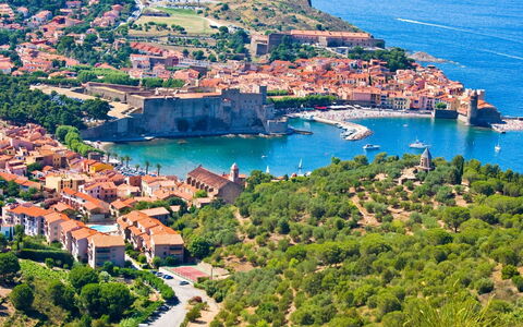 Collioure 150: Cielo, Pianta, Costruzione, Finestra, Manto Stradale, Shade, Albero, Asfalto, Lotto, Casa